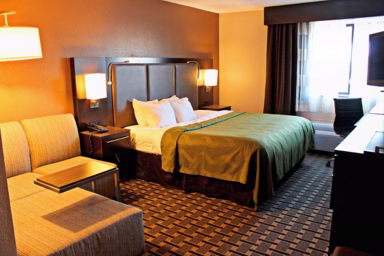 Quality Inn & Suites Detroit Metro Airport Ромулус Экстерьер фото