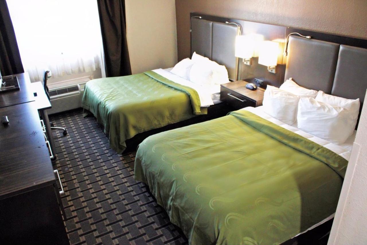 Quality Inn & Suites Detroit Metro Airport Ромулус Экстерьер фото