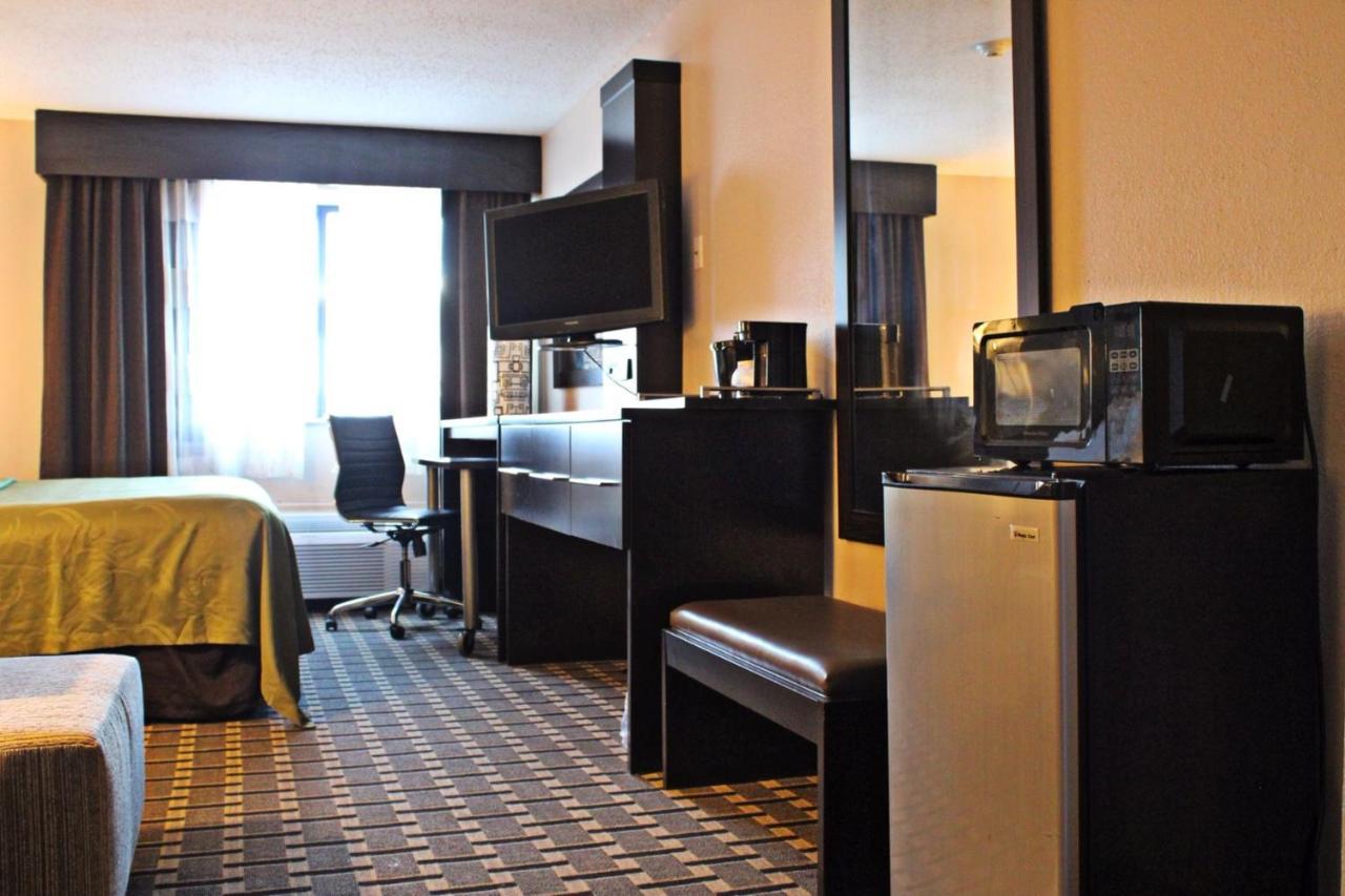 Quality Inn & Suites Detroit Metro Airport Ромулус Экстерьер фото