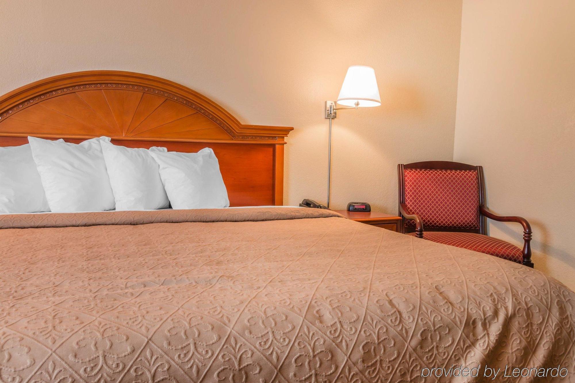 Quality Inn & Suites Detroit Metro Airport Ромулус Экстерьер фото