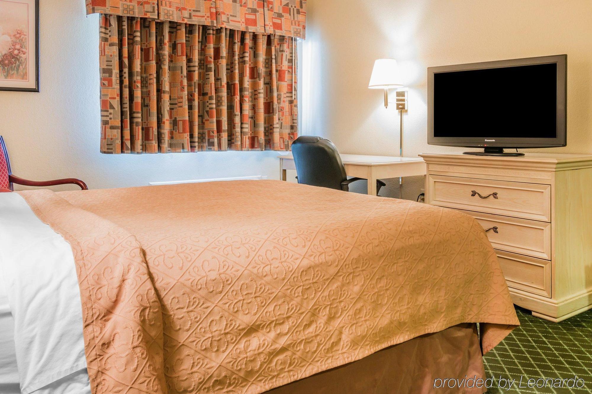 Quality Inn & Suites Detroit Metro Airport Ромулус Экстерьер фото