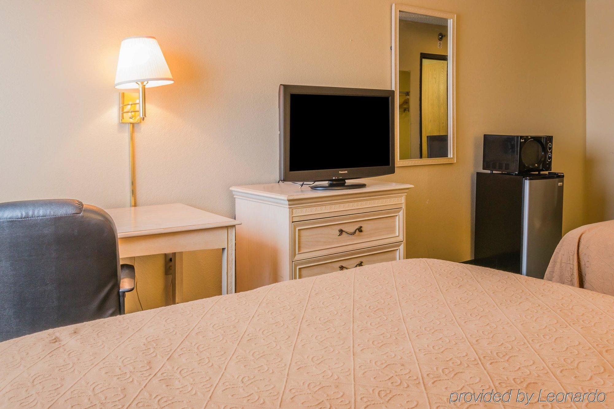 Quality Inn & Suites Detroit Metro Airport Ромулус Экстерьер фото