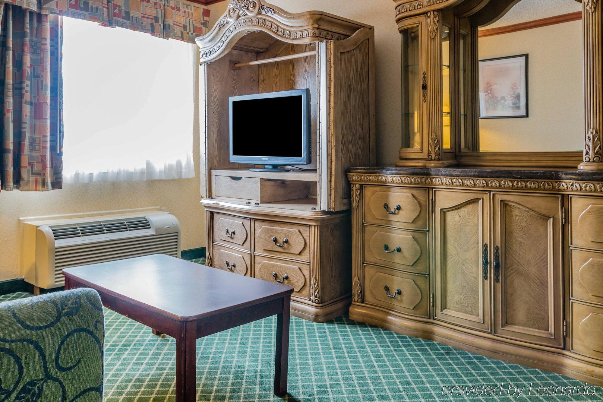 Quality Inn & Suites Detroit Metro Airport Ромулус Экстерьер фото