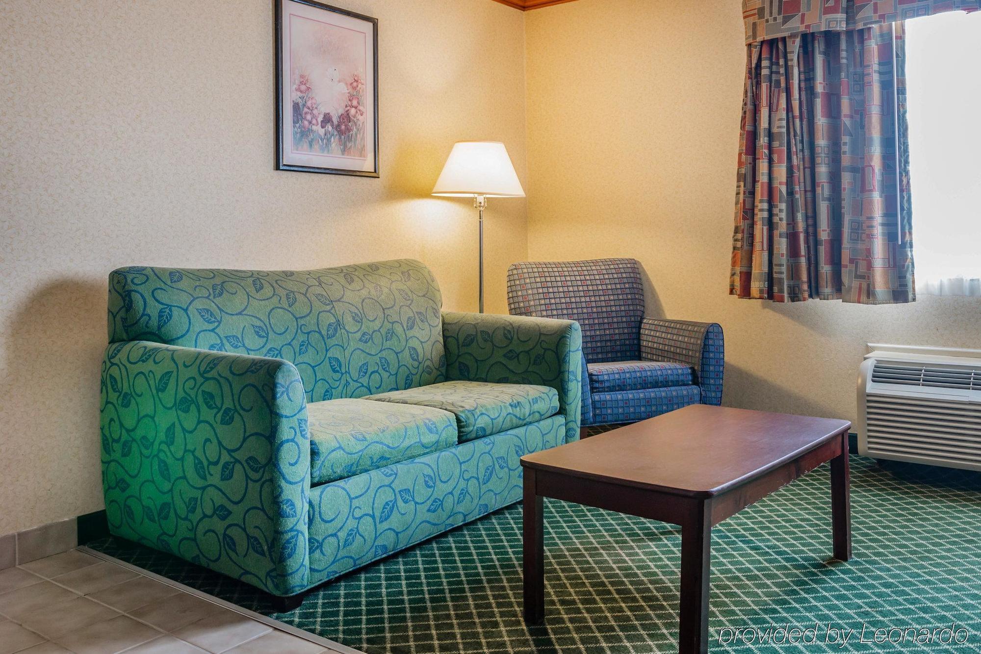 Quality Inn & Suites Detroit Metro Airport Ромулус Экстерьер фото