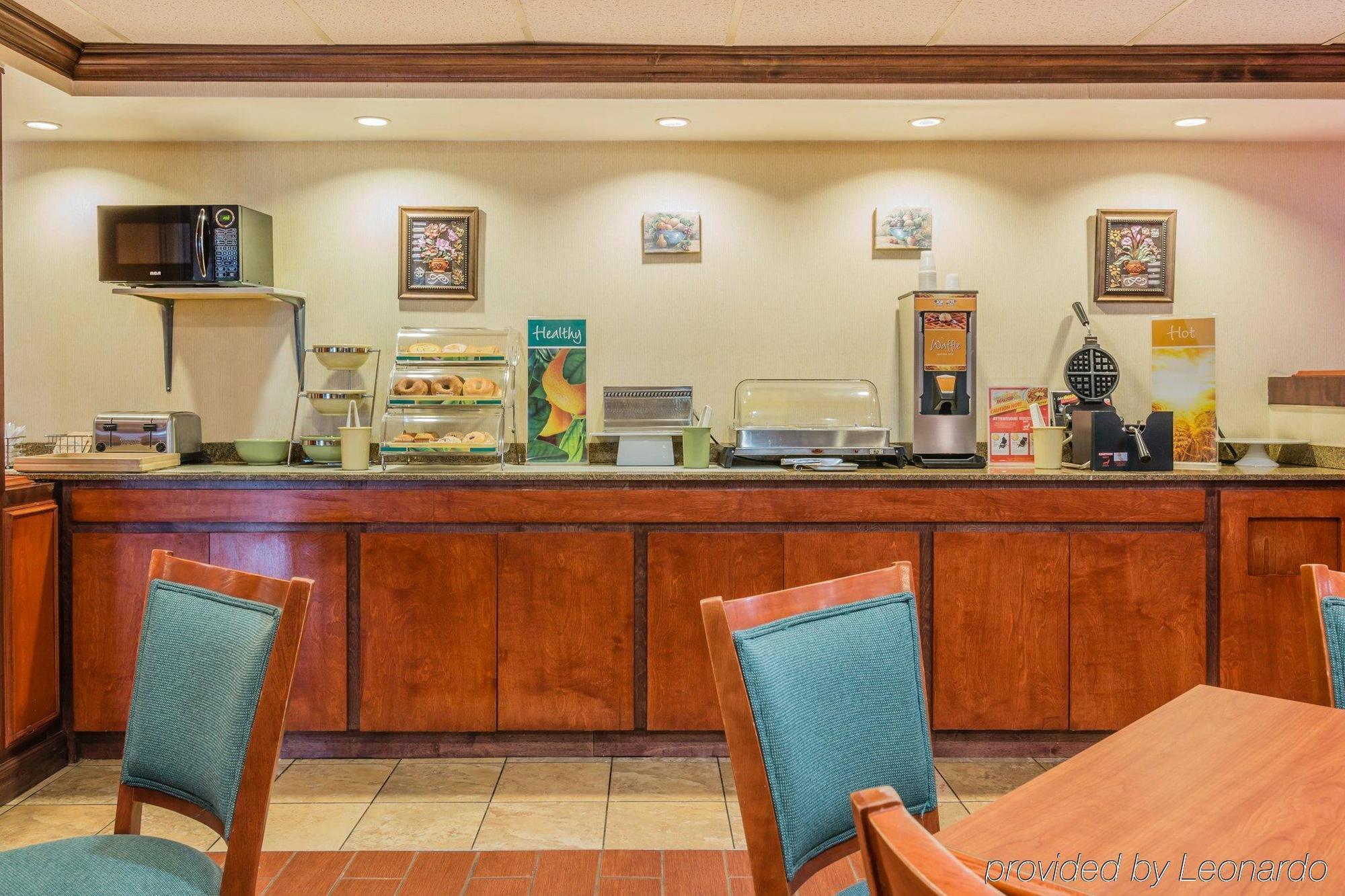 Quality Inn & Suites Detroit Metro Airport Ромулус Экстерьер фото