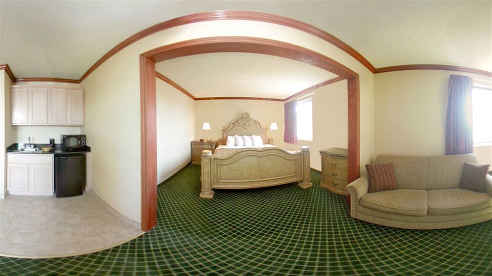 Quality Inn & Suites Detroit Metro Airport Ромулус Экстерьер фото