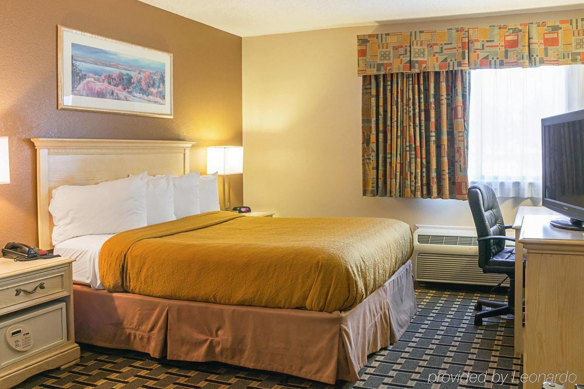 Quality Inn & Suites Detroit Metro Airport Ромулус Экстерьер фото